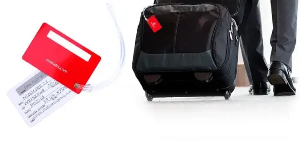 Personalizowana zawieszka do bagażu PVC z nadrukiem firmowym od AMGS Group.