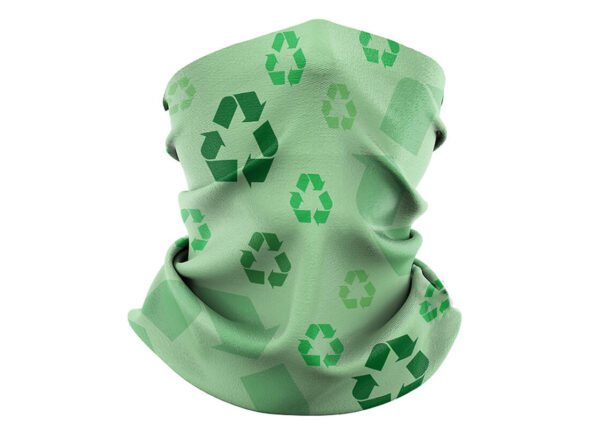 Zielony komin wielofunkcyjny z rPET z nadrukiem symboli recyklingu. Pełna personalizacja. Dostępny w AMGS Group.
